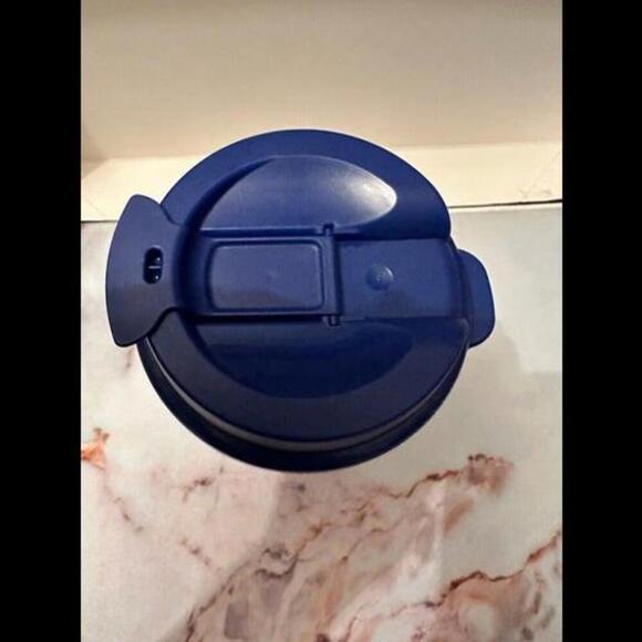 Sip in Sporting Style with the Yankees Travel Mug! - Picture 3 of 3